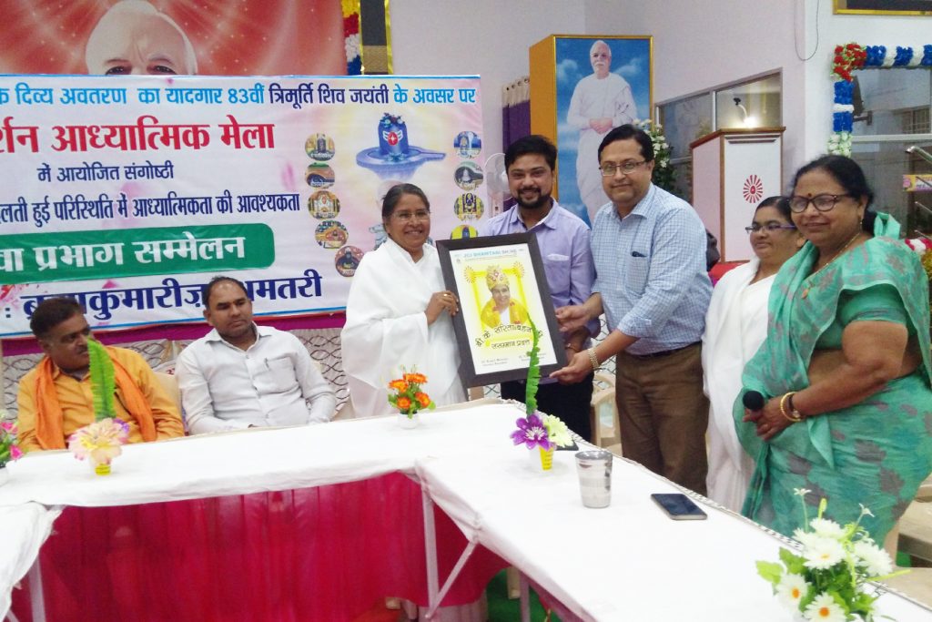 आध्यात्म हमें स्वचिंतन का अवसर देता है - सरिता बहन